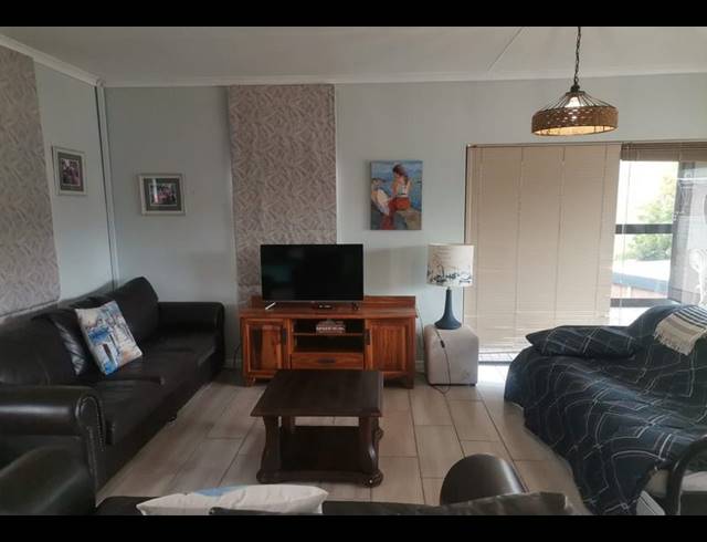 2 BEDROOM HOUSE FOR SALE IN STILBAAI-WES